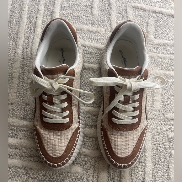 Universal Thread Persephone Sneaker - Picture 3 of 8